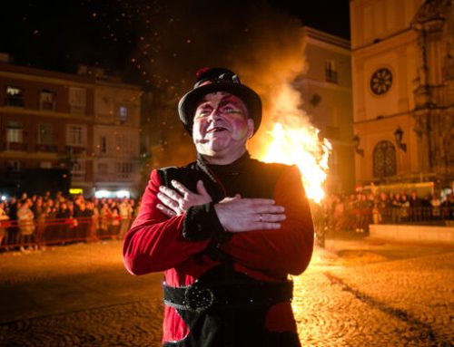 Descubriendo al Dios Momo del Carnaval de Cádiz