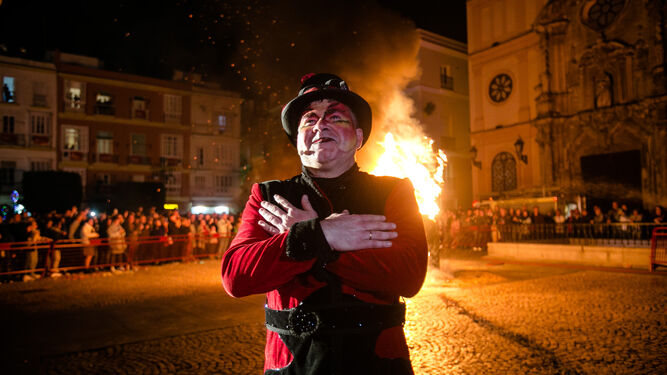 quien es el dios momo carnaval de cadiz